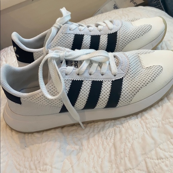 womens tennis shoes size 8